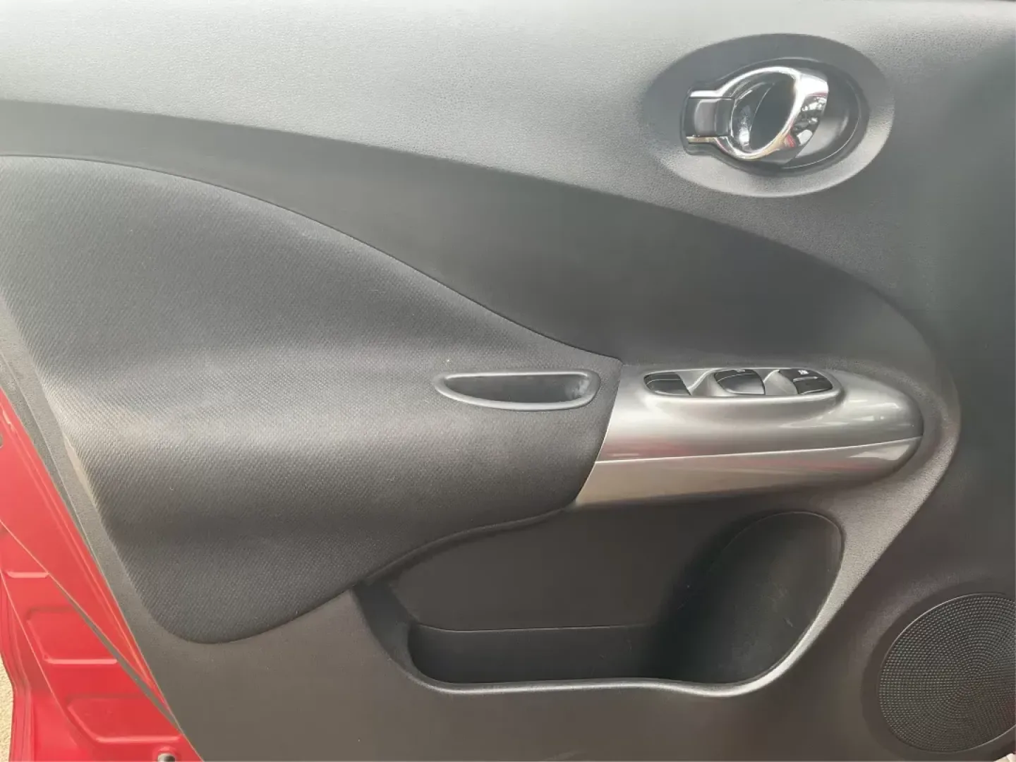 2015 Nissan Juke S (JN8AF5MR1FT) with an 1.6L I-4 gasoline direct injection engine, located at 8750 N County Rd 25A, Piqua, OH, 45356, (937) 908-9800, 40.164391, -84.232513 - Photo#16