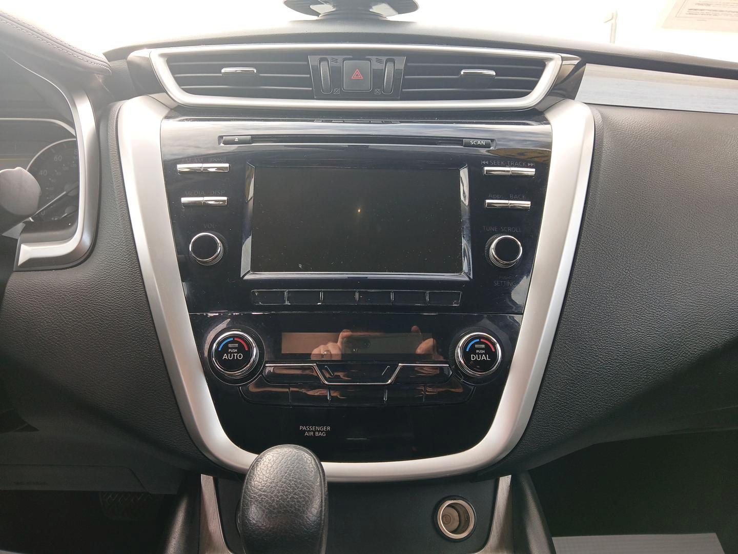 2015 Nissan Murano S AWD (5N1AZ2MH4FN) with an 3.5L V6 DOHC 24V engine, Continuously Variable Transmission transmission, located at 880 E. National Road, OH, 45377, (937) 908-9800, 39.891918, -84.183975 - Photo#12