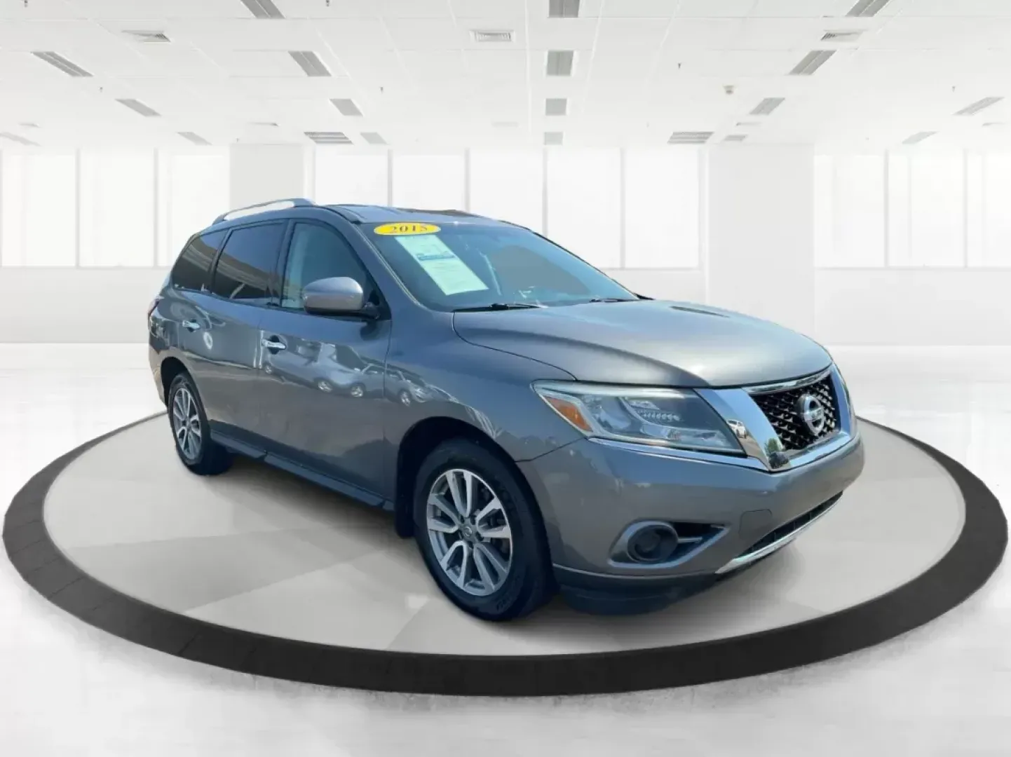 2015 Nissan Pathfinder S (5N1AR2MMXFC) with an 3.5L V-6 DOHC engine, located at 4508 South Dixie Dr, Moraine, OH, 45439, (937) 908-9800, 39.807072, -84.031563 - Photo#0