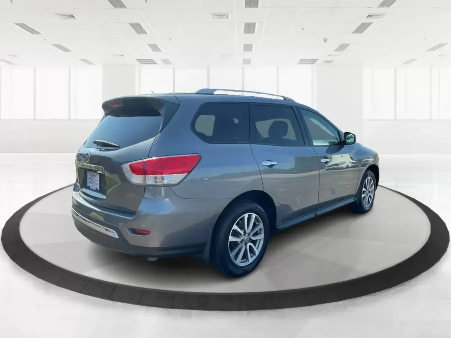 2015 Nissan Pathfinder S (5N1AR2MMXFC) with an 3.5L V-6 DOHC engine, located at 4508 South Dixie Dr, Moraine, OH, 45439, (937) 908-9800, 39.807072, -84.031563 - Photo#2