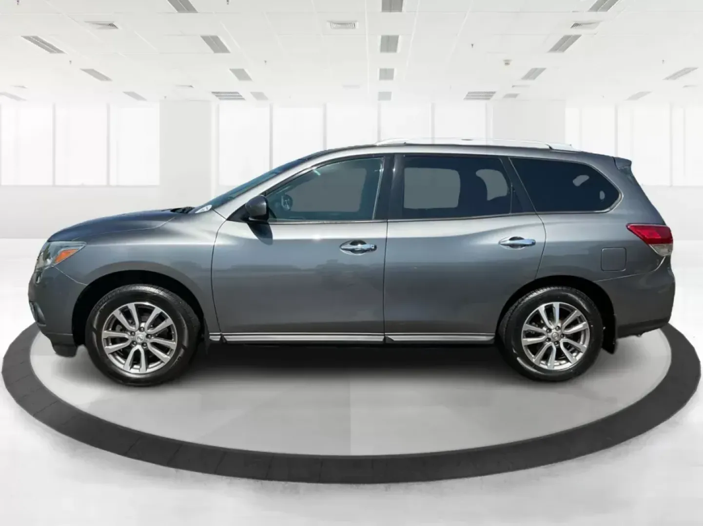 2015 Nissan Pathfinder S (5N1AR2MMXFC) with an 3.5L V-6 DOHC engine, located at 4508 South Dixie Dr, Moraine, OH, 45439, (937) 908-9800, 39.807072, -84.031563 - Photo#5