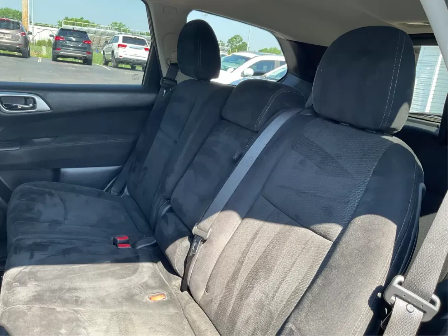 2015 Nissan Pathfinder S (5N1AR2MMXFC) with an 3.5L V-6 DOHC engine, located at 4508 South Dixie Dr, Moraine, OH, 45439, (937) 908-9800, 39.807072, -84.031563 - Photo#9