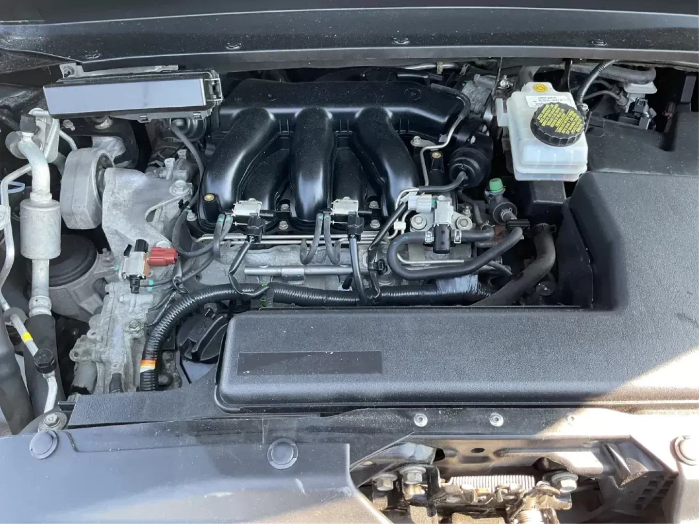 2015 Nissan Pathfinder S (5N1AR2MMXFC) with an 3.5L V-6 DOHC engine, located at 4508 South Dixie Dr, Moraine, OH, 45439, (937) 908-9800, 39.807072, -84.031563 - Photo#10