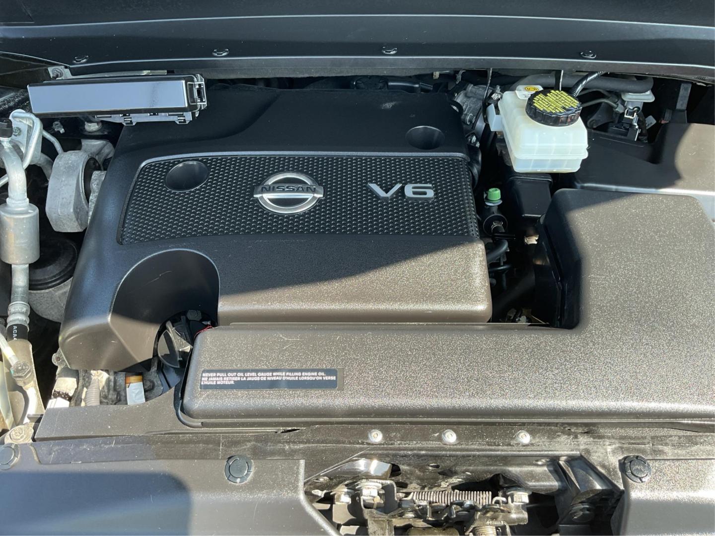 2015 Nissan Pathfinder Platinum (5N1AR2MN9FC) with an 3.5L V-6 DOHC engine, located at 880 E. National Road, OH, 45377, (937) 908-9800, 39.891918, -84.183975 - Photo#10