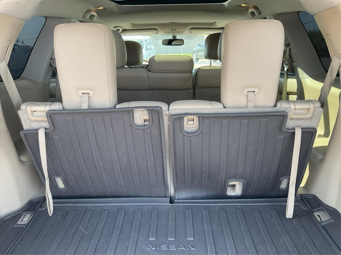 2015 Nissan Pathfinder Platinum (5N1AR2MN9FC) with an 3.5L V-6 DOHC engine, located at 880 E. National Road, OH, 45377, (937) 908-9800, 39.891918, -84.183975 - Photo#11