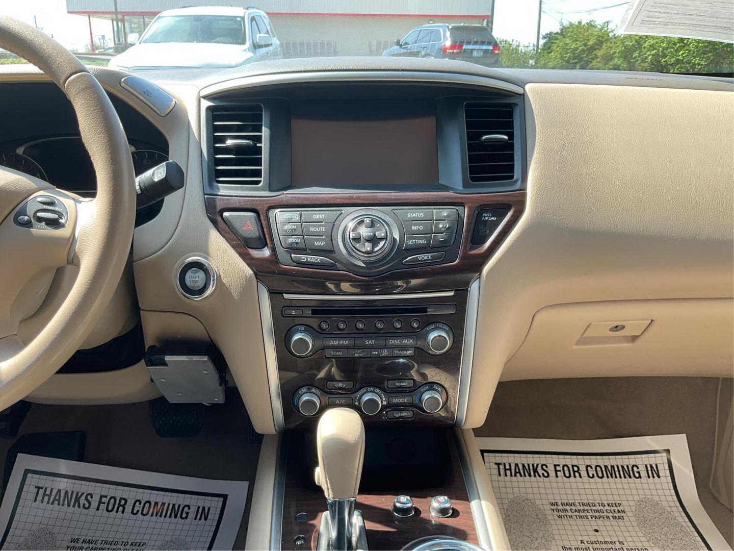 2015 Nissan Pathfinder Platinum (5N1AR2MN9FC) with an 3.5L V-6 DOHC engine, located at 880 E. National Road, OH, 45377, (937) 908-9800, 39.891918, -84.183975 - Photo#12