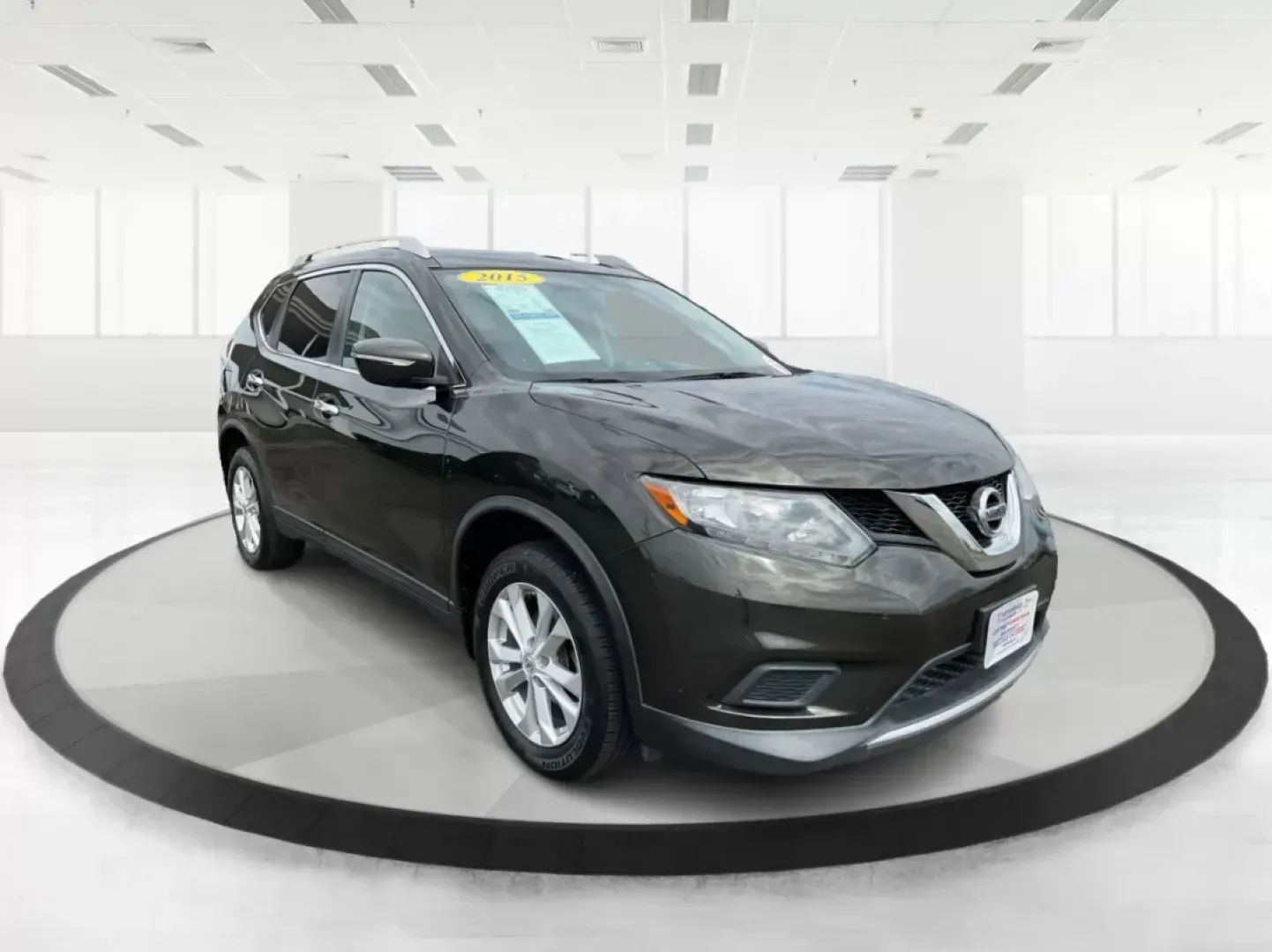 2015 Nissan Rogue SV (KNMAT2MV6FP) with an 2.5L I-4 DOHC engine, located at 1230 East Main St, Xenia, OH, 45385, (937) 908-9800, 39.688042, -83.910538 - Photo#0