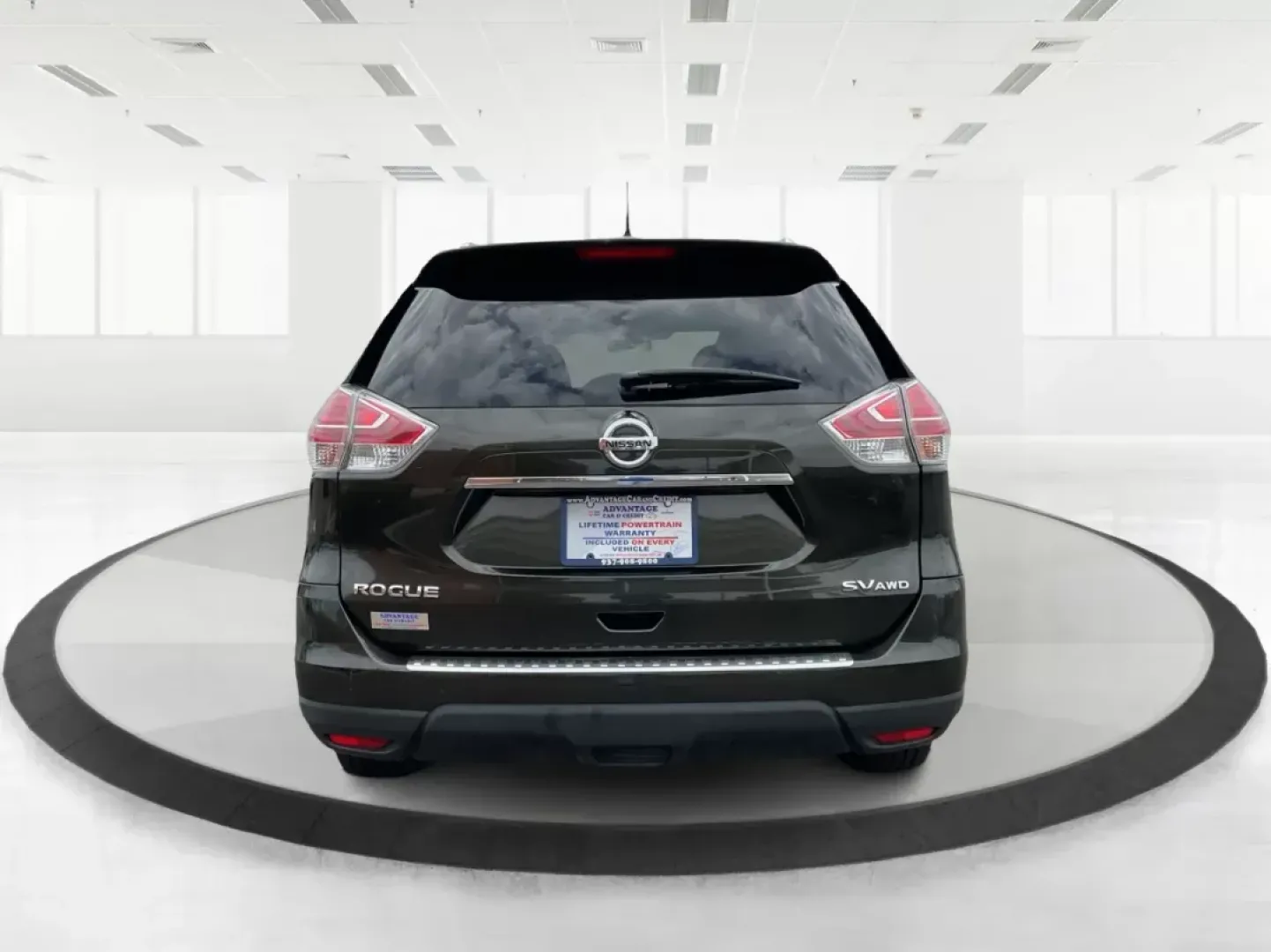 2015 Nissan Rogue SV (KNMAT2MV6FP) with an 2.5L I-4 DOHC engine, located at 1230 East Main St, Xenia, OH, 45385, (937) 908-9800, 39.688042, -83.910538 - Photo#2
