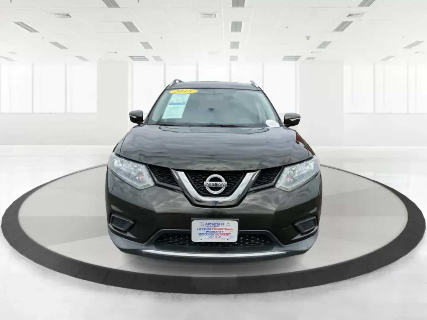 2015 Nissan Rogue SV (KNMAT2MV6FP) with an 2.5L I-4 DOHC engine, located at 1230 East Main St, Xenia, OH, 45385, (937) 908-9800, 39.688042, -83.910538 - Photo#4
