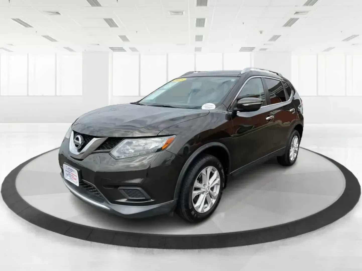 2015 Nissan Rogue SV (KNMAT2MV6FP) with an 2.5L I-4 DOHC engine, located at 1230 East Main St, Xenia, OH, 45385, (937) 908-9800, 39.688042, -83.910538 - Photo#5