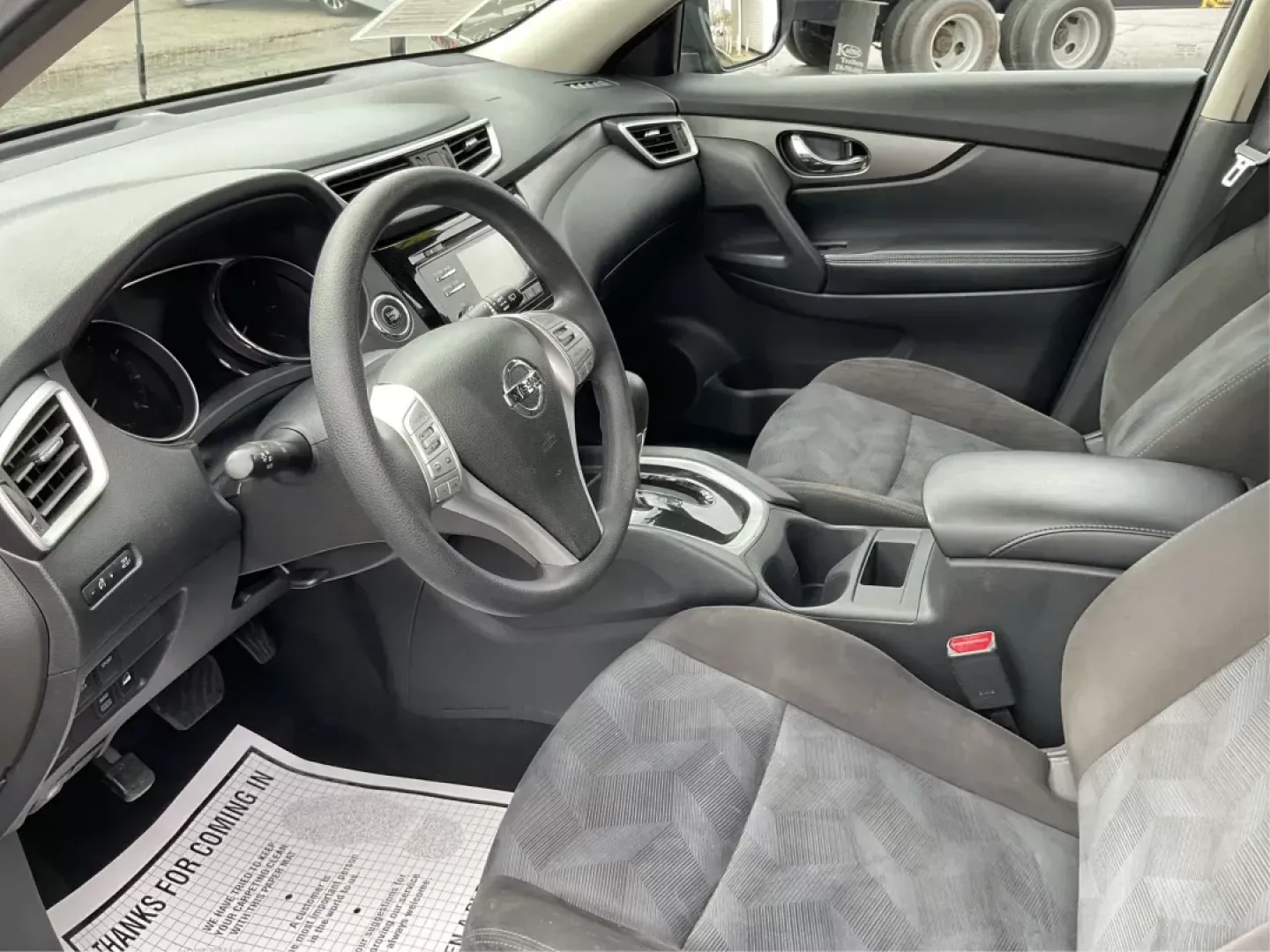 2015 Nissan Rogue SV (KNMAT2MV6FP) with an 2.5L I-4 DOHC engine, located at 1230 East Main St, Xenia, OH, 45385, (937) 908-9800, 39.688042, -83.910538 - Photo#6