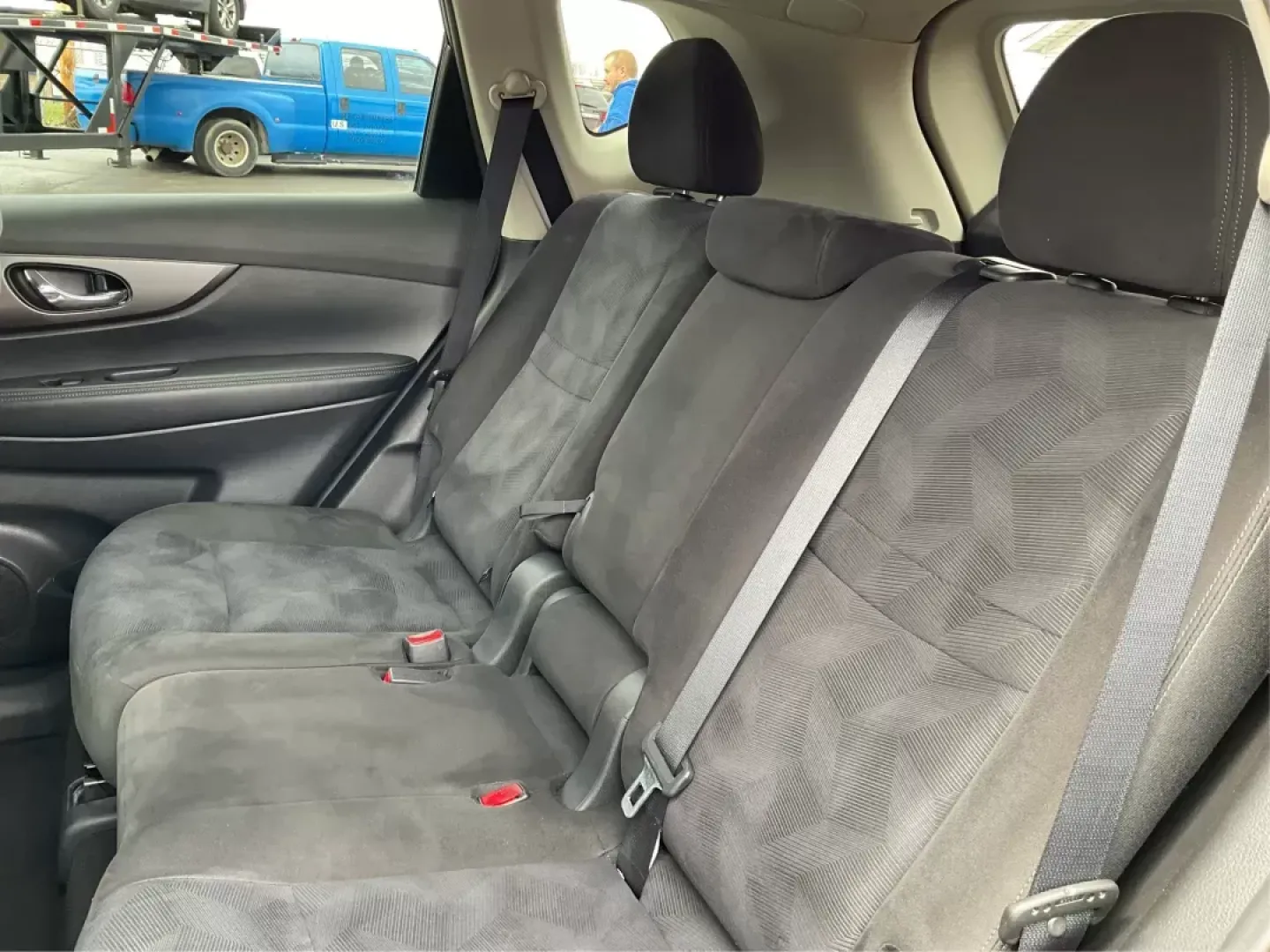 2015 Nissan Rogue SV (KNMAT2MV6FP) with an 2.5L I-4 DOHC engine, located at 1230 East Main St, Xenia, OH, 45385, (937) 908-9800, 39.688042, -83.910538 - Photo#7