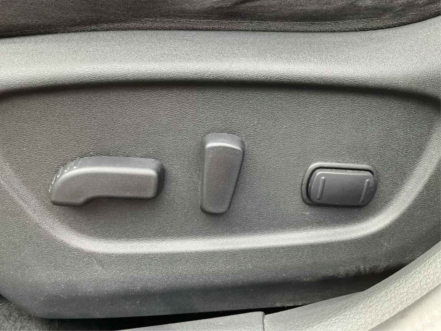 2015 Nissan Rogue SV (KNMAT2MV6FP) with an 2.5L I-4 DOHC engine, located at 1230 East Main St, Xenia, OH, 45385, (937) 908-9800, 39.688042, -83.910538 - Photo#14