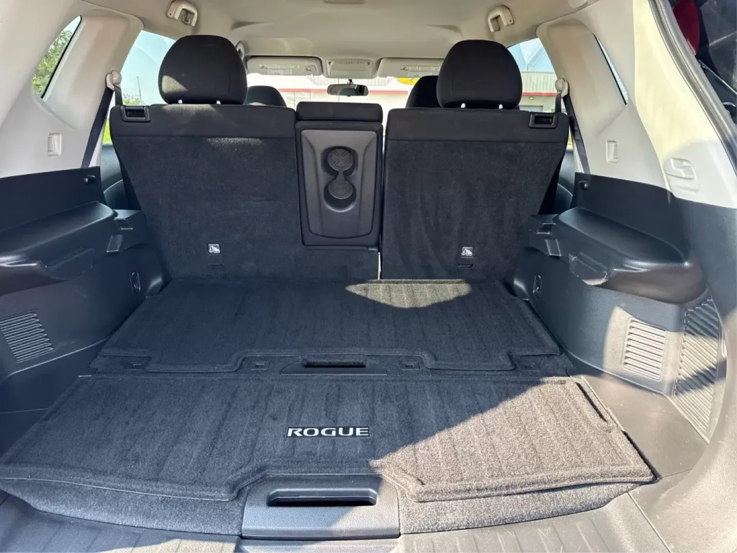 2018 Jeep Compass Latitude FWD (3C4NJCBB1JT) with an 2.4L I-4 variable valve control engine, located at 8750 N County Rd 25A, Piqua, OH, 45356, (937) 908-9800, 40.164391, -84.232513 - Photo#12