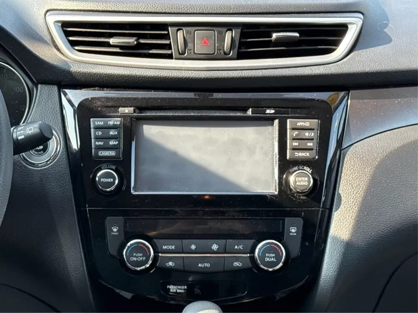 2018 Jeep Compass Latitude FWD (3C4NJCBB1JT) with an 2.4L I-4 variable valve control engine, located at 8750 N County Rd 25A, Piqua, OH, 45356, (937) 908-9800, 40.164391, -84.232513 - Photo#13