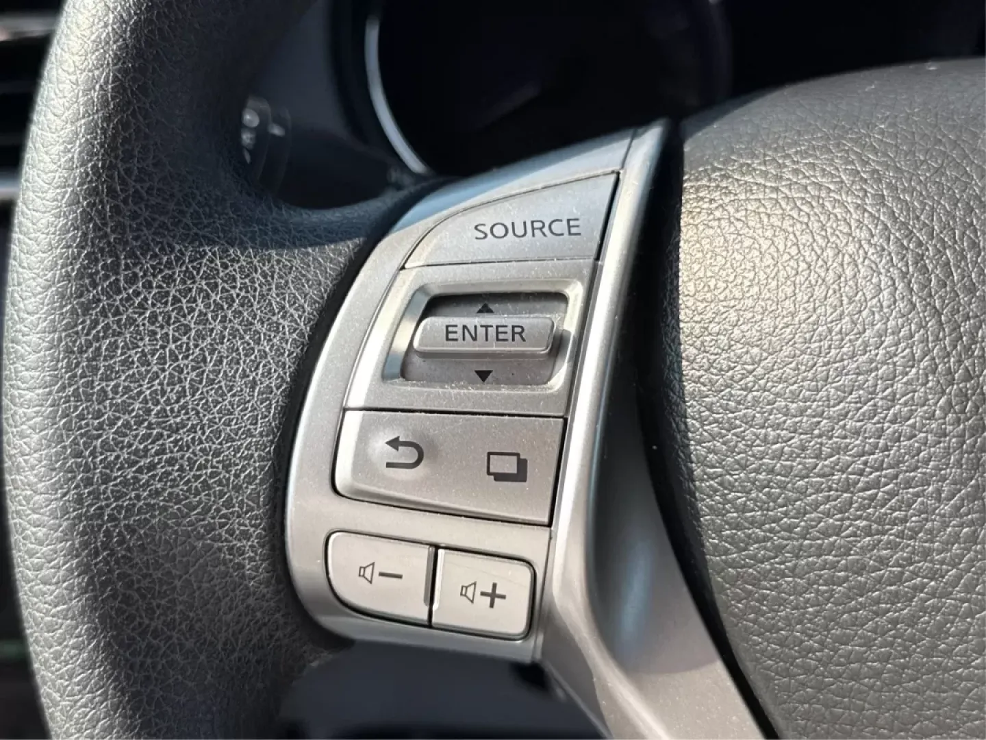 2018 Jeep Compass Latitude FWD (3C4NJCBB1JT) with an 2.4L I-4 variable valve control engine, located at 8750 N County Rd 25A, Piqua, OH, 45356, (937) 908-9800, 40.164391, -84.232513 - Photo#16