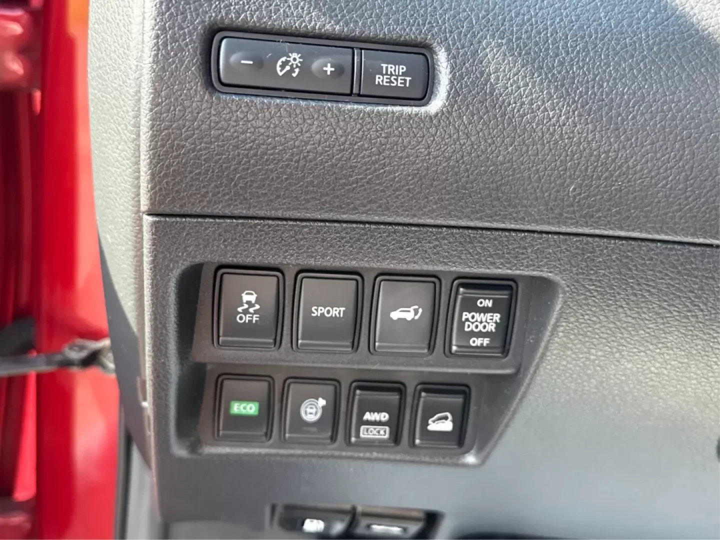 2018 Jeep Compass Latitude FWD (3C4NJCBB1JT) with an 2.4L I-4 variable valve control engine, located at 8750 N County Rd 25A, Piqua, OH, 45356, (937) 908-9800, 40.164391, -84.232513 - Photo#17