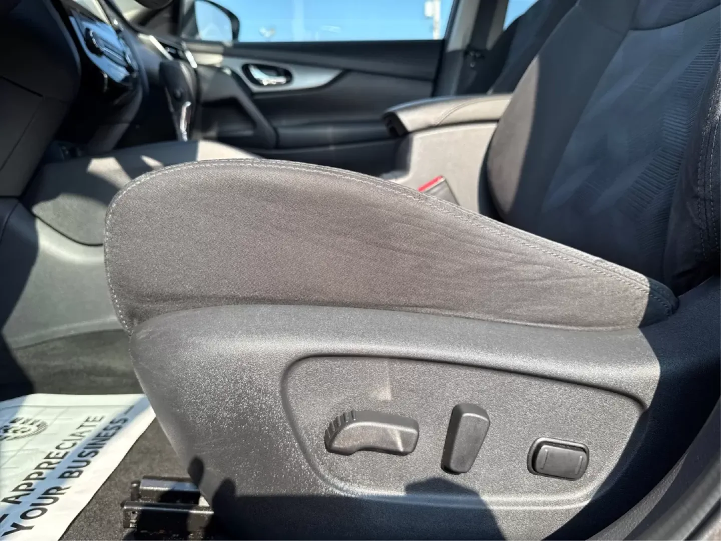 2018 Jeep Compass Latitude FWD (3C4NJCBB1JT) with an 2.4L I-4 variable valve control engine, located at 8750 N County Rd 25A, Piqua, OH, 45356, (937) 908-9800, 40.164391, -84.232513 - Photo#18