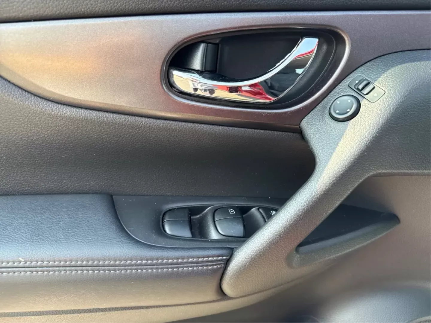 2018 Jeep Compass Latitude FWD (3C4NJCBB1JT) with an 2.4L I-4 variable valve control engine, located at 8750 N County Rd 25A, Piqua, OH, 45356, (937) 908-9800, 40.164391, -84.232513 - Photo#19