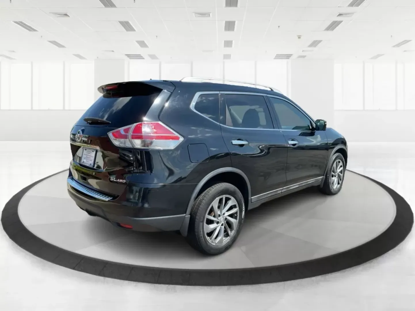 2017 Jeep Cherokee Limited 4x4 (1C4PJMDB5HW) with an Other engine, located at 401 Woodman Dr, Riverside, OH, 45431, (937) 908-9800, 39.761024, -84.120956 - Photo#2
