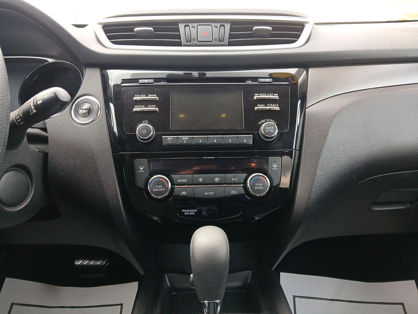 2015 Nissan Rogue SV AWD (5N1AT2MV6FC) with an 2.5L L4 DOHC 16V engine, Continuously Variable Transmission transmission, located at 1184 Kauffman Ave, Fairborn, OH, 45324, (937) 908-9800, 39.807072, -84.031563 - Photo#12