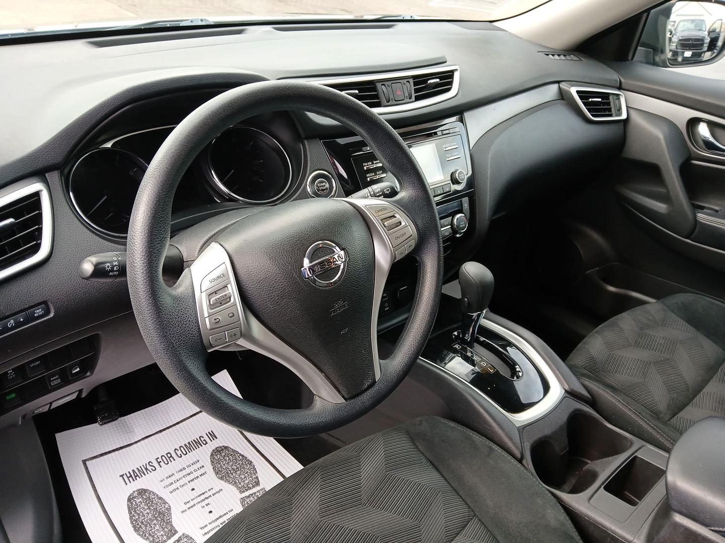 2015 Nissan Rogue SV AWD (5N1AT2MV6FC) with an 2.5L L4 DOHC 16V engine, Continuously Variable Transmission transmission, located at 1184 Kauffman Ave, Fairborn, OH, 45324, (937) 908-9800, 39.807072, -84.031563 - Photo#8
