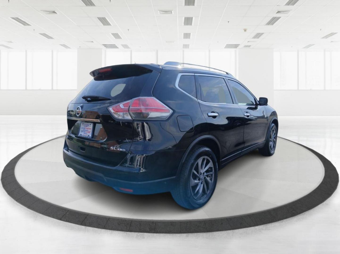 2015 Nissan Rogue SL AWD (5N1AT2MV0FC) with an 2.5L L4 DOHC 16V engine, Continuously Variable Transmission transmission, located at 1951 S Dayton Lakeview Rd., New Carlisle, OH, 45344, (937) 908-9800, 39.890999, -84.050255 - Photo#2