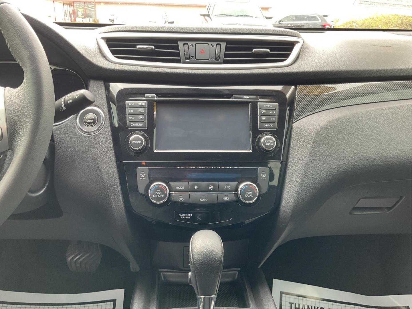 2015 Nissan Rogue SL (5N1AT2MV4FC) with an 2.5L I-4 DOHC engine, located at 1951 S Dayton Lakeview Rd., New Carlisle, OH, 45344, (937) 908-9800, 39.890999, -84.050255 - Photo#10
