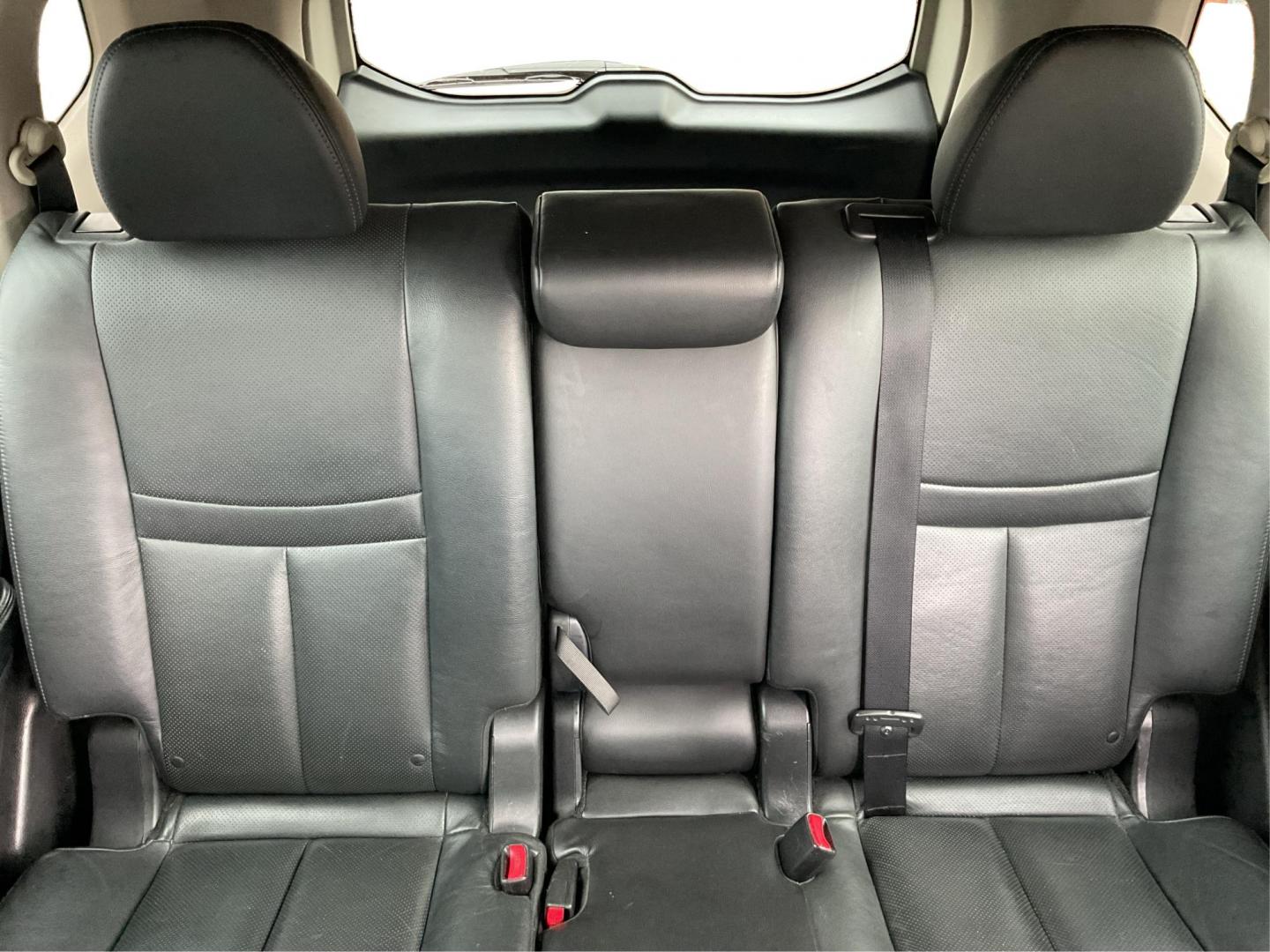 2015 Nissan Rogue SL (5N1AT2MV4FC) with an 2.5L I-4 DOHC engine, located at 1951 S Dayton Lakeview Rd., New Carlisle, OH, 45344, (937) 908-9800, 39.890999, -84.050255 - Photo#11