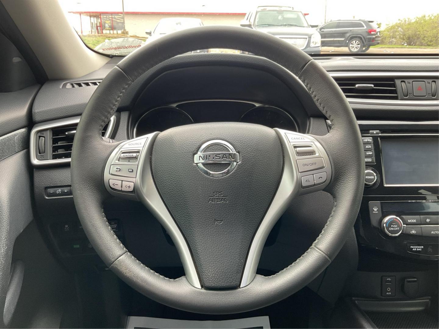 2015 Nissan Rogue SL (5N1AT2MV4FC) with an 2.5L I-4 DOHC engine, located at 1951 S Dayton Lakeview Rd., New Carlisle, OH, 45344, (937) 908-9800, 39.890999, -84.050255 - Photo#13