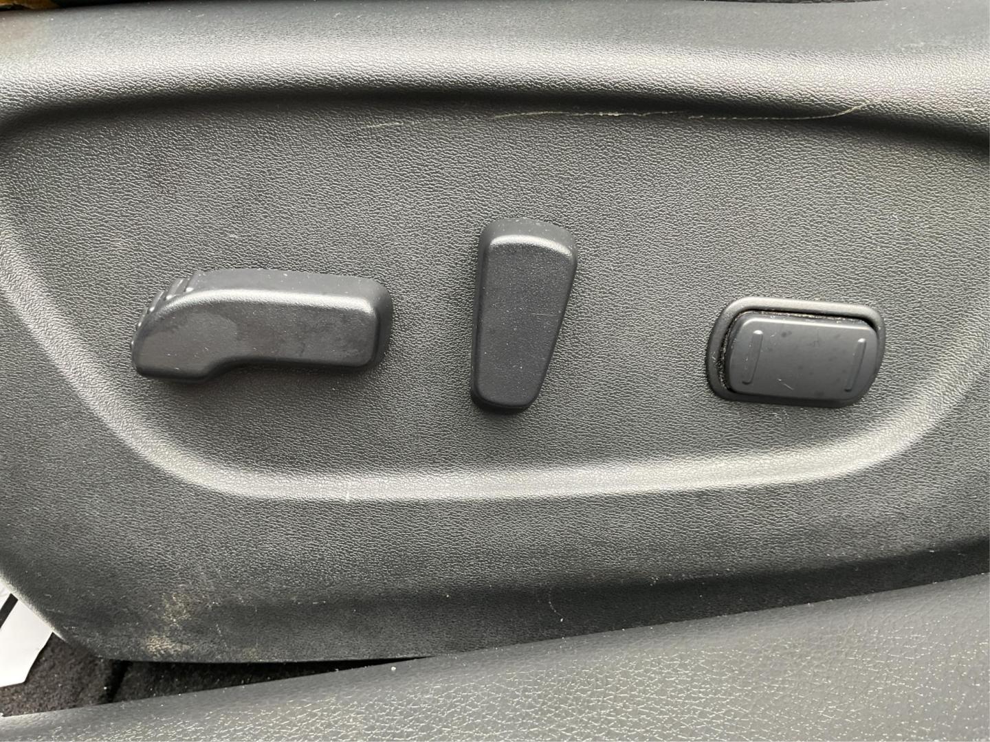 2015 Nissan Rogue SL (5N1AT2MV4FC) with an 2.5L I-4 DOHC engine, located at 1951 S Dayton Lakeview Rd., New Carlisle, OH, 45344, (937) 908-9800, 39.890999, -84.050255 - Photo#15