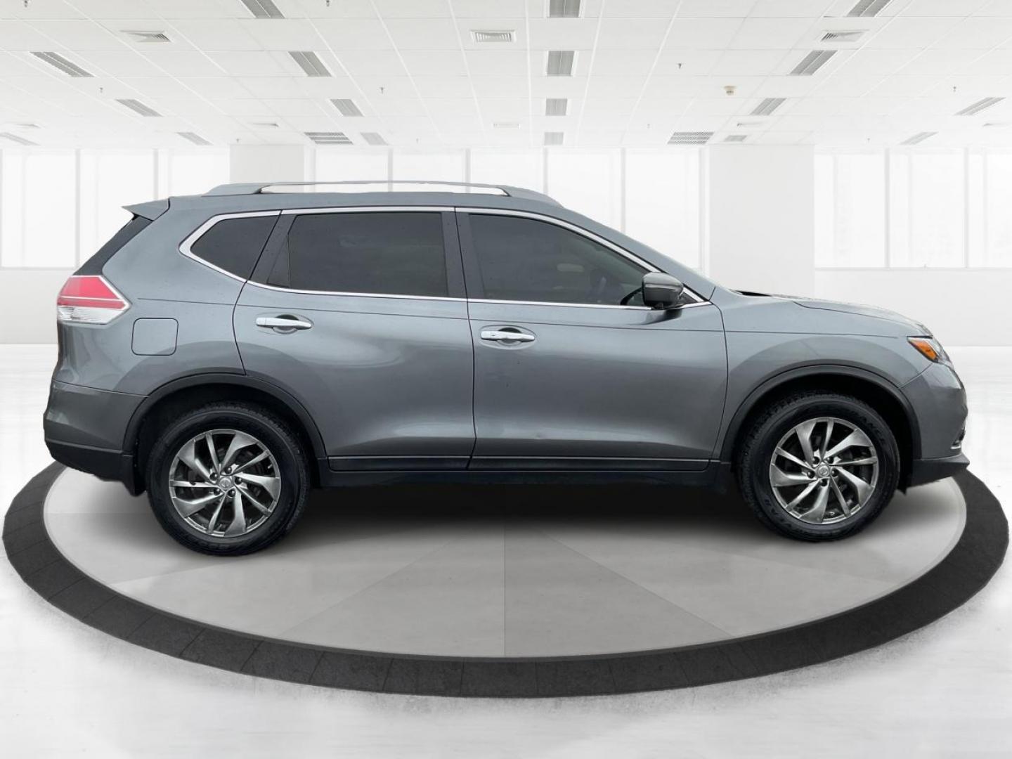 2015 Nissan Rogue SL (5N1AT2MV4FC) with an 2.5L I-4 DOHC engine, located at 1951 S Dayton Lakeview Rd., New Carlisle, OH, 45344, (937) 908-9800, 39.890999, -84.050255 - Photo#1