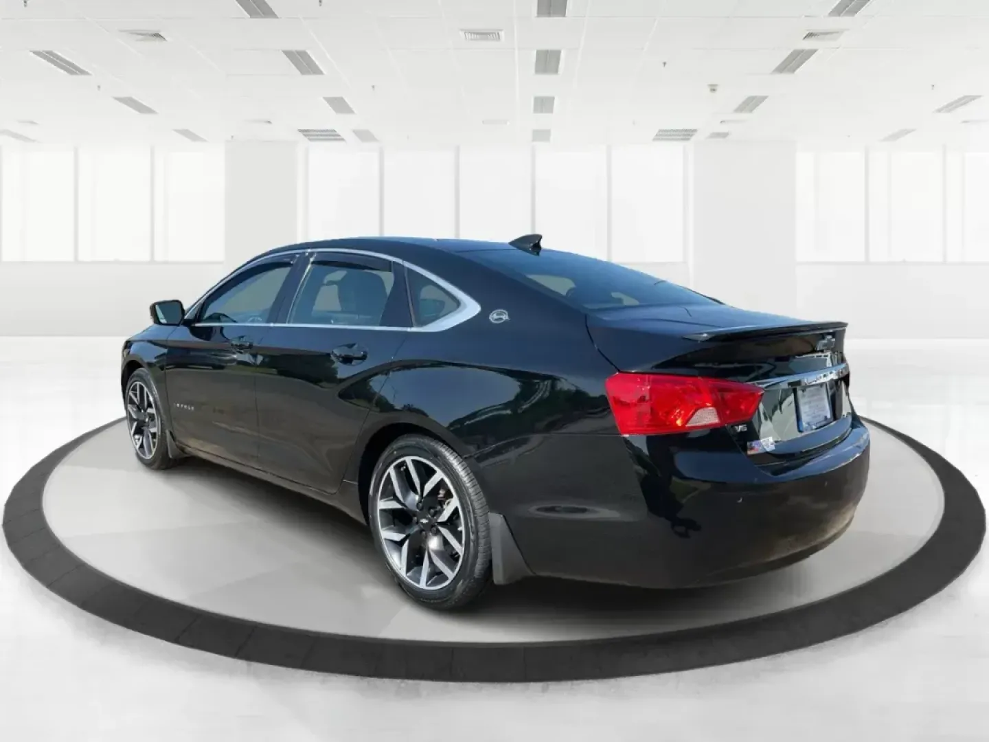 2016 Chevrolet Impala LT (2G1115S37G9) with an 3.6L V-6 gasoline direct injection engine, located at 1951 S Dayton Lakeview Rd., New Carlisle, OH, 45344, (937) 908-9800, 39.890999, -84.050255 - Photo#4