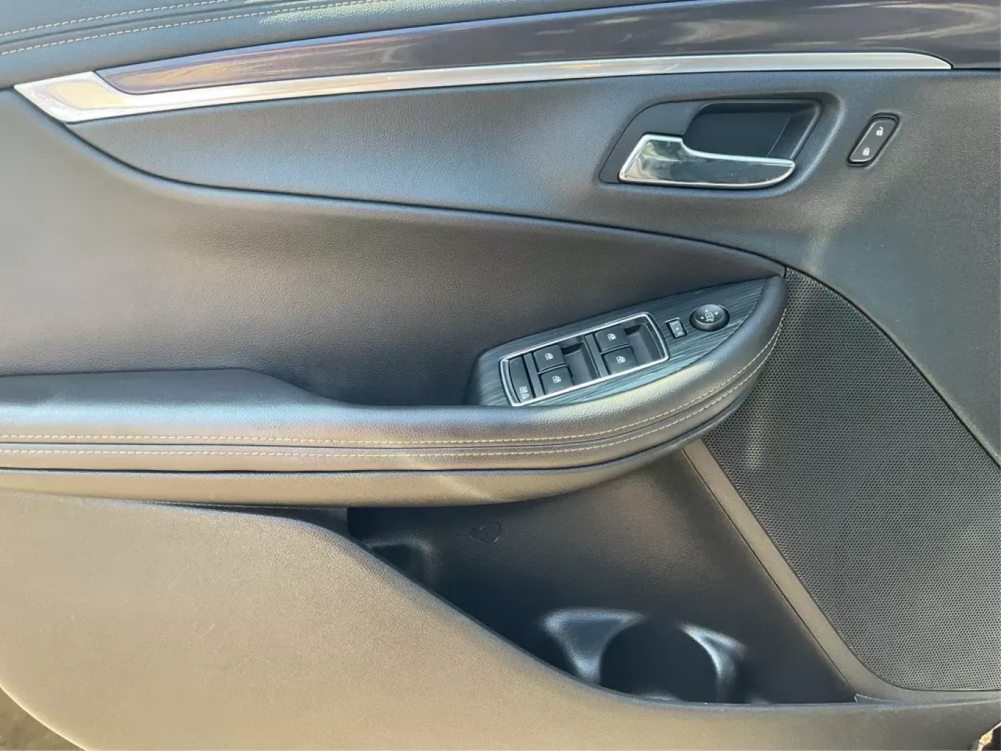 2016 Chevrolet Impala LT (2G1115S37G9) with an 3.6L V-6 gasoline direct injection engine, located at 1951 S Dayton Lakeview Rd., New Carlisle, OH, 45344, (937) 908-9800, 39.890999, -84.050255 - Photo#17