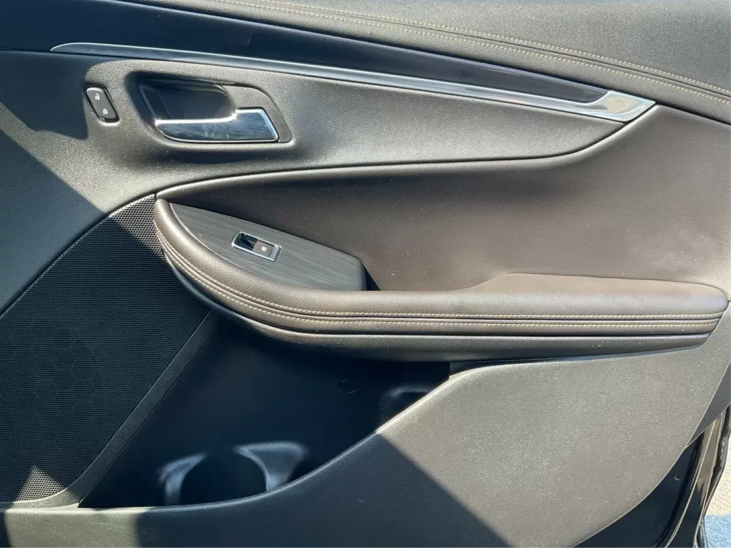 2016 Chevrolet Impala LT (2G1115S37G9) with an 3.6L V-6 gasoline direct injection engine, located at 1951 S Dayton Lakeview Rd., New Carlisle, OH, 45344, (937) 908-9800, 39.890999, -84.050255 - Photo#18