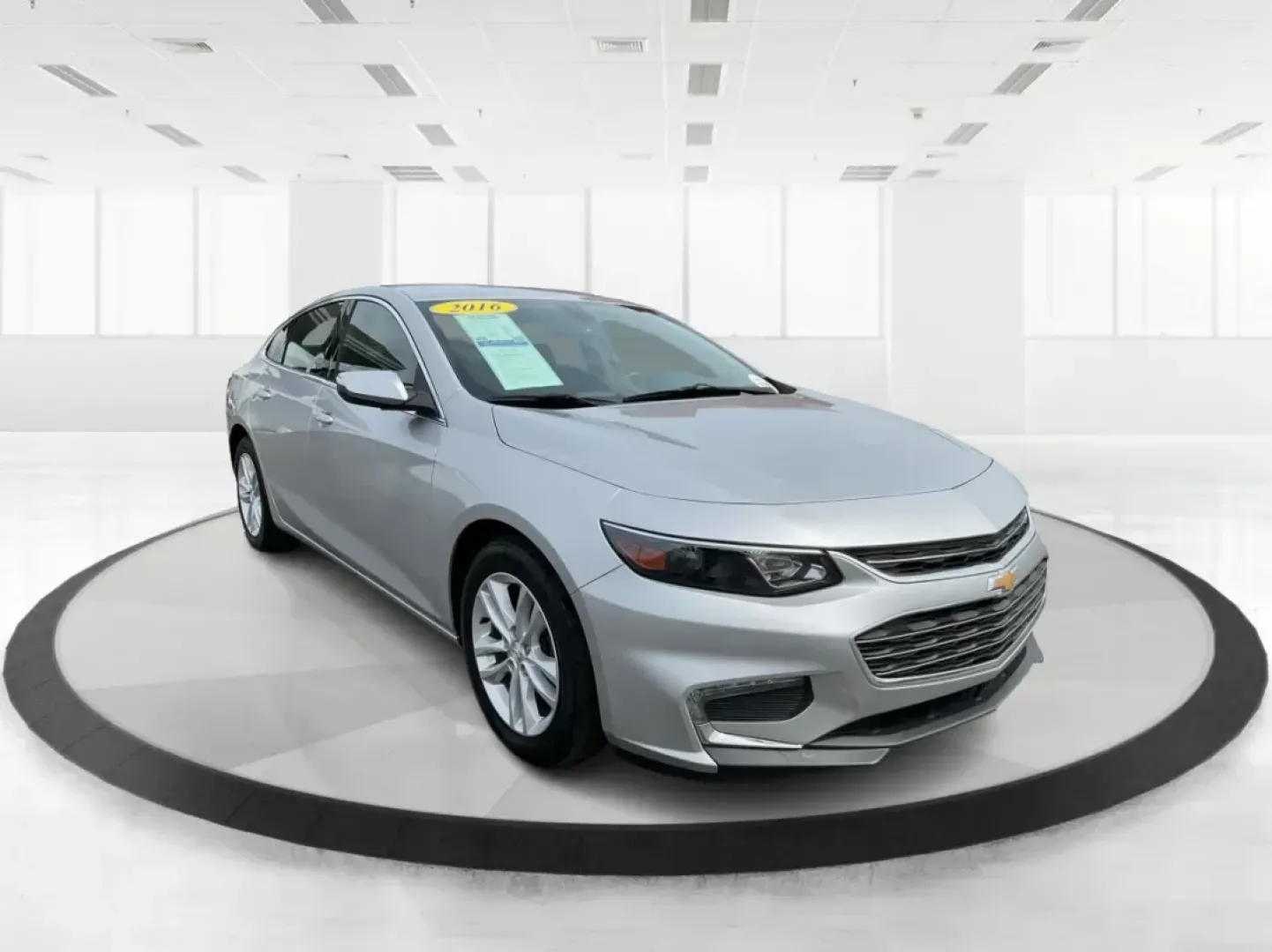 2016 Chevrolet Malibu 1LT (1G1ZE5ST4GF) with an ECOTEC 1.5L I-4 gasoline direct injection engine, located at 4508 South Dixie Dr, Moraine, OH, 45439, (937) 908-9800, 39.807072, -84.031563 - Photo#0