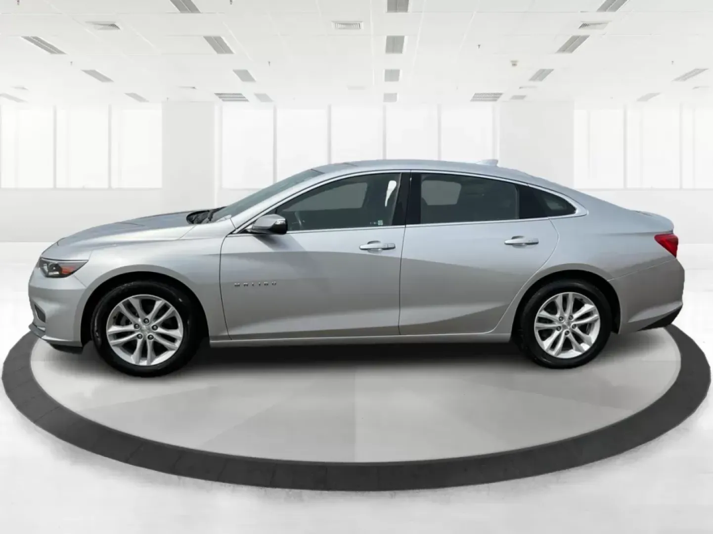 2016 Chevrolet Malibu 1LT (1G1ZE5ST4GF) with an ECOTEC 1.5L I-4 gasoline direct injection engine, located at 4508 South Dixie Dr, Moraine, OH, 45439, (937) 908-9800, 39.807072, -84.031563 - Photo#5