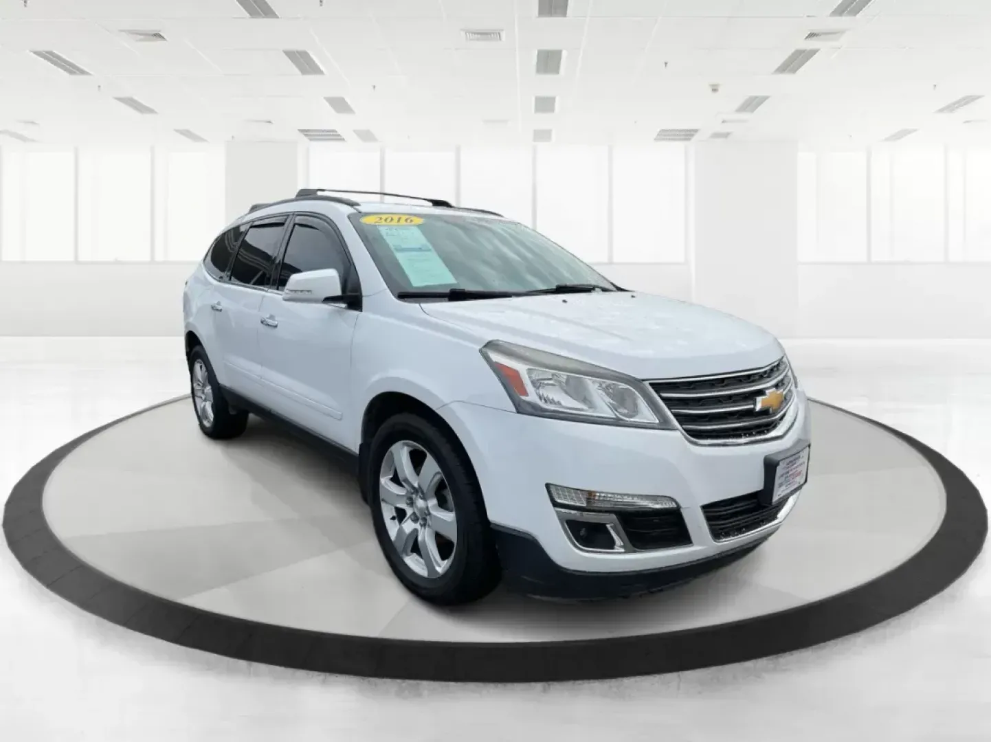 2016 Chevrolet Traverse 1LT (1GNKVGKD8GJ) with an 3.6L V-6 gasoline direct injection engine, located at 880 E. National Road, OH, 45377, (937) 908-9800, 39.891918, -84.183975 - Photo#0