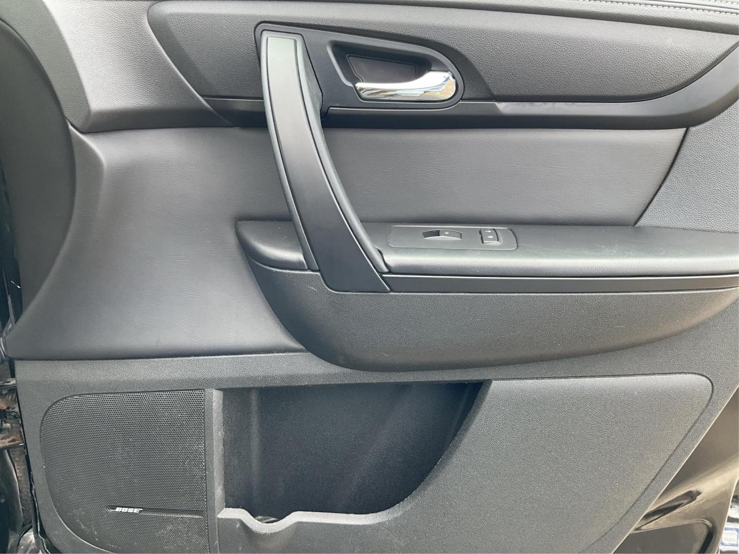 2016 Chevrolet Traverse 1LT (1GNKRGKD2GJ) with an 3.6L V-6 gasoline direct injection engine, located at 4508 South Dixie Dr, Moraine, OH, 45439, (937) 908-9800, 39.807072, -84.031563 - Photo#19