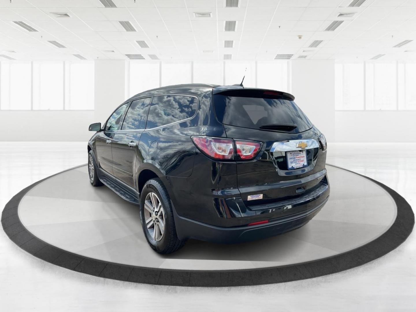 2016 Chevrolet Traverse 1LT (1GNKRGKD2GJ) with an 3.6L V-6 gasoline direct injection engine, located at 4508 South Dixie Dr, Moraine, OH, 45439, (937) 908-9800, 39.807072, -84.031563 - Photo#4