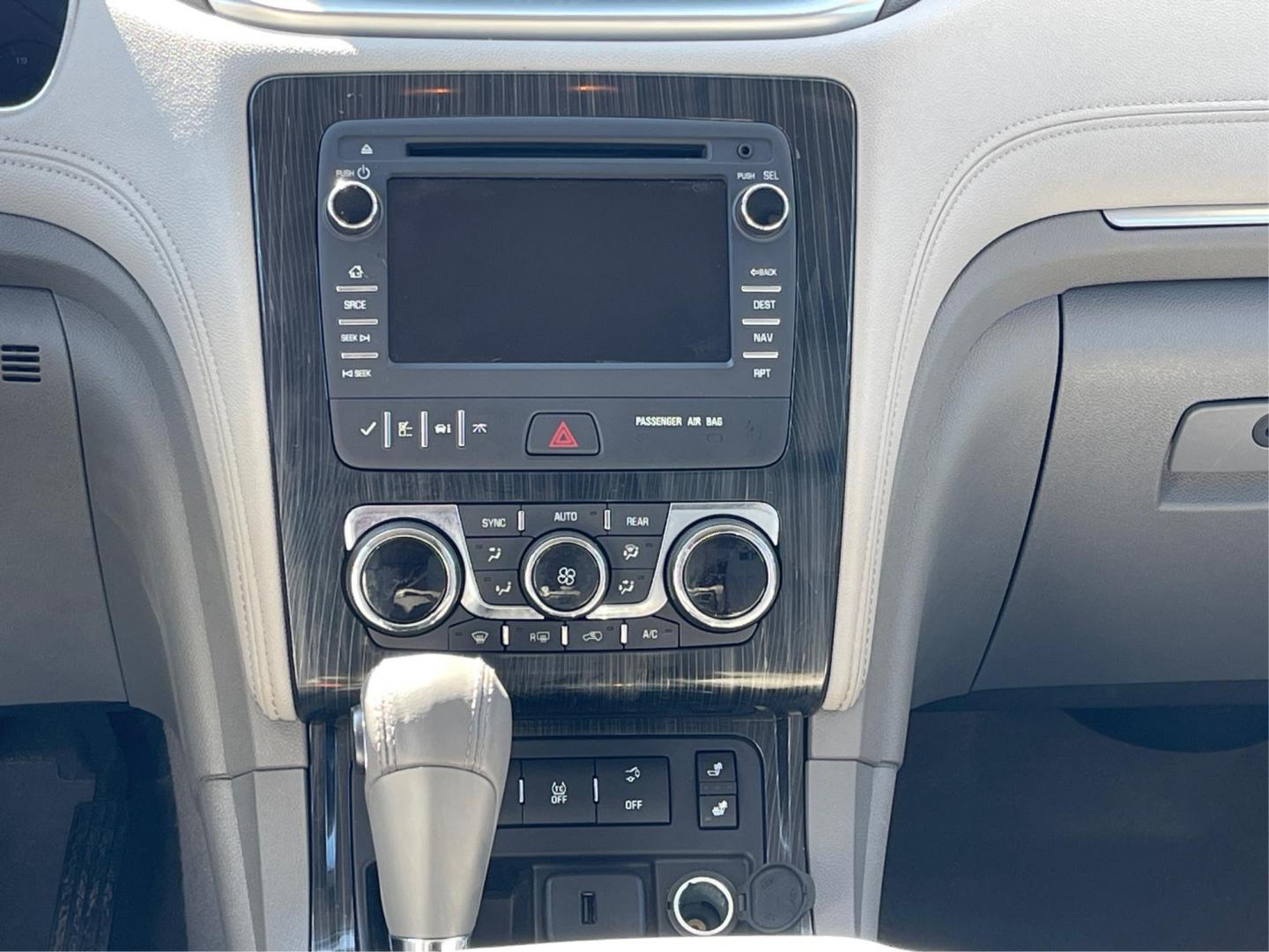 2016 Chevrolet Traverse 2LT (1GNKVHKD2GJ) with an 3.6L V-6 gasoline direct injection engine, located at 1099 N County Rd 25A , Troy, OH, 45373, (937) 908-9800, 40.057041, -84.215462 - Photo#12