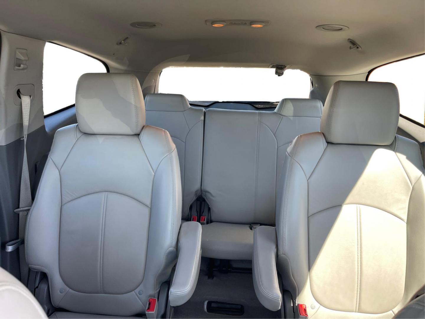 2016 Chevrolet Traverse 2LT (1GNKVHKD2GJ) with an 3.6L V-6 gasoline direct injection engine, located at 1099 N County Rd 25A , Troy, OH, 45373, (937) 908-9800, 40.057041, -84.215462 - Photo#13