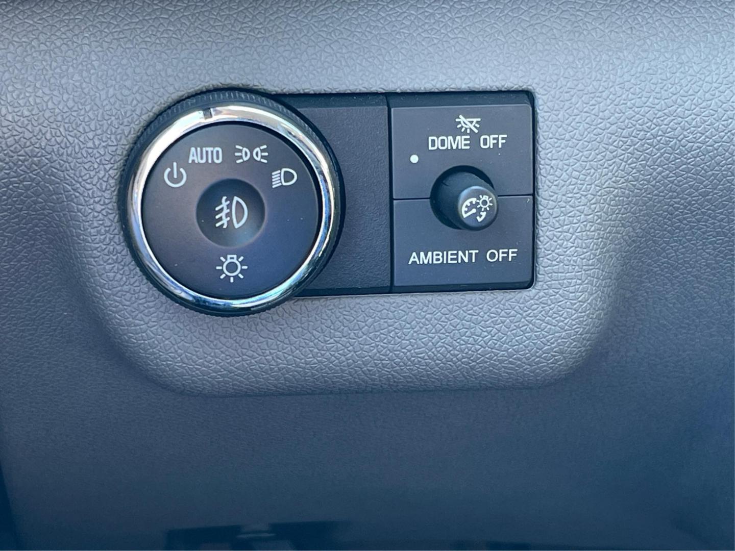 2016 Chevrolet Traverse 2LT (1GNKVHKD2GJ) with an 3.6L V-6 gasoline direct injection engine, located at 1099 N County Rd 25A , Troy, OH, 45373, (937) 908-9800, 40.057041, -84.215462 - Photo#16