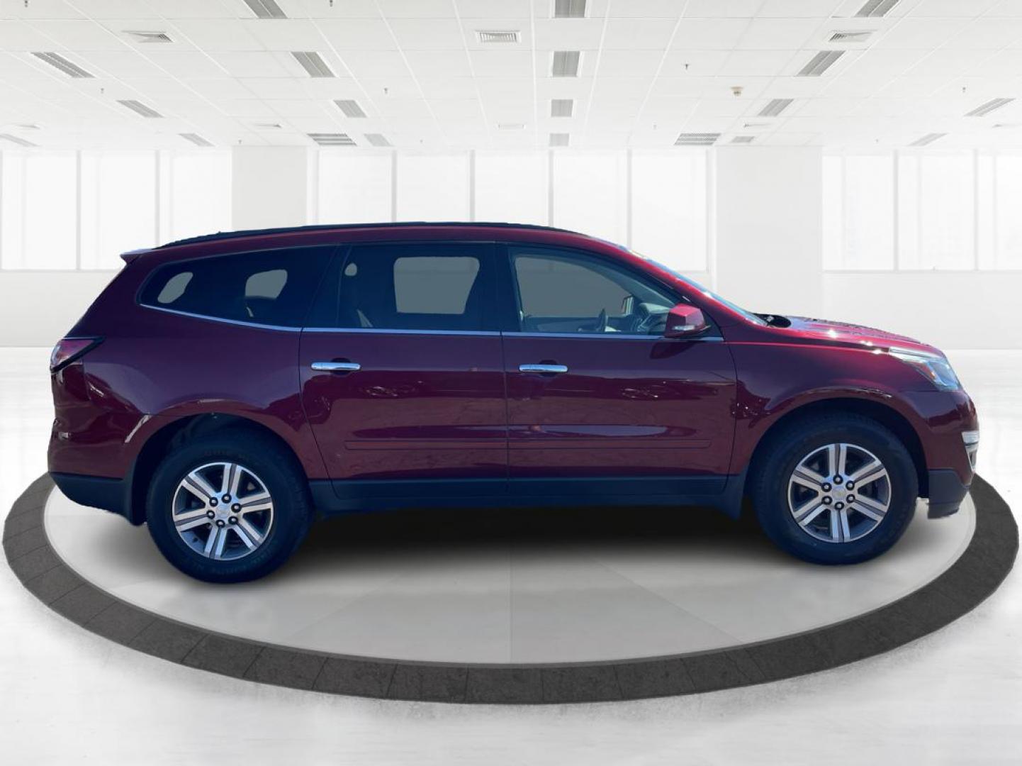 2016 Chevrolet Traverse 2LT (1GNKVHKD2GJ) with an 3.6L V-6 gasoline direct injection engine, located at 1099 N County Rd 25A , Troy, OH, 45373, (937) 908-9800, 40.057041, -84.215462 - Photo#1