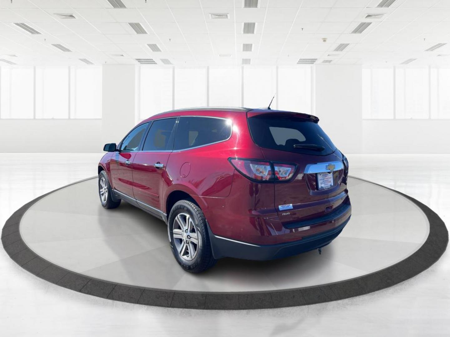 2016 Chevrolet Traverse 2LT (1GNKVHKD2GJ) with an 3.6L V-6 gasoline direct injection engine, located at 1099 N County Rd 25A , Troy, OH, 45373, (937) 908-9800, 40.057041, -84.215462 - Photo#4
