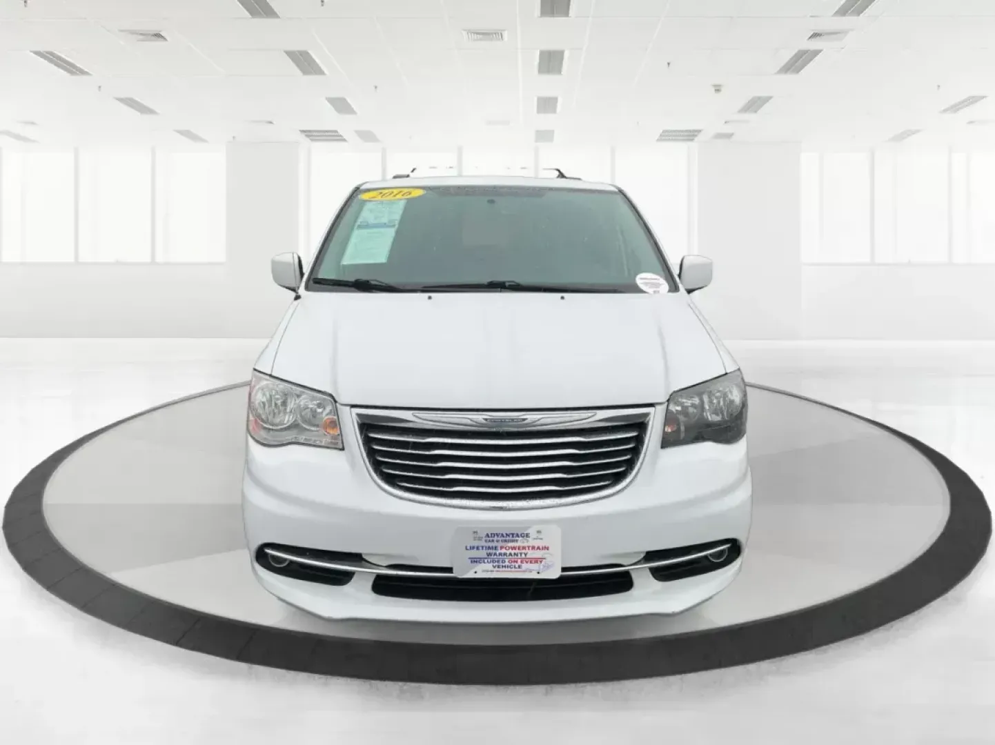 2016 Chrysler Town and Country Touring (2C4RC1BG6GR) with an Pentastar 3.6L V-6 DOHC engine, located at 1230 East Main St, Xenia, OH, 45385, (937) 908-9800, 39.688042, -83.910538 - Photo#6
