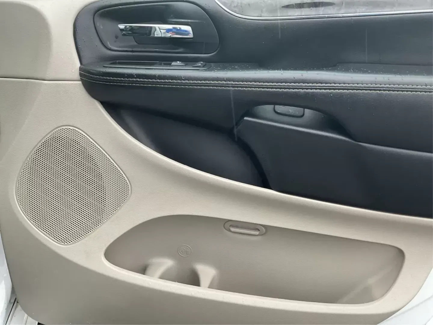 2016 Chrysler Town and Country Touring (2C4RC1BG6GR) with an Pentastar 3.6L V-6 DOHC engine, located at 1230 East Main St, Xenia, OH, 45385, (937) 908-9800, 39.688042, -83.910538 - Photo#19