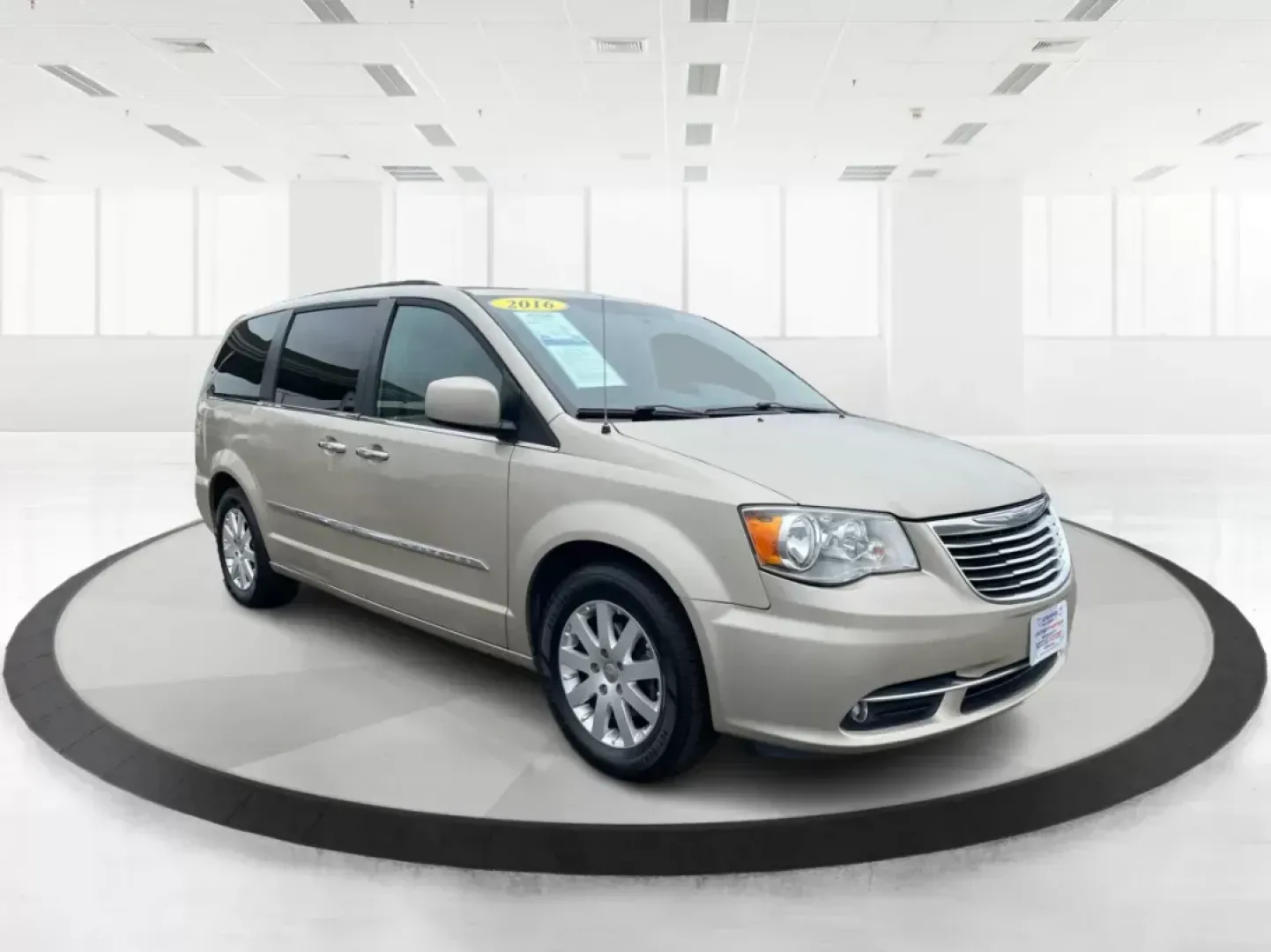 2016 Chrysler Town and Country Touring (2C4RC1BG8GR) with an Pentastar 3.6L V-6 DOHC engine, located at 1951 S Dayton Lakeview Rd., New Carlisle, OH, 45344, (937) 908-9800, 39.890999, -84.050255 - Photo#0
