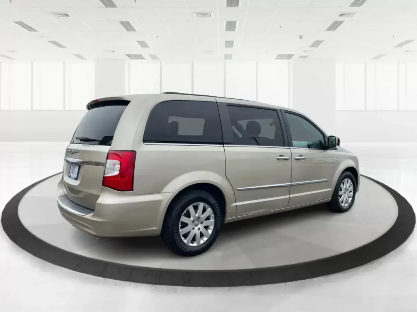 2016 Chrysler Town and Country Touring (2C4RC1BG8GR) with an Pentastar 3.6L V-6 DOHC engine, located at 1951 S Dayton Lakeview Rd., New Carlisle, OH, 45344, (937) 908-9800, 39.890999, -84.050255 - Photo#2
