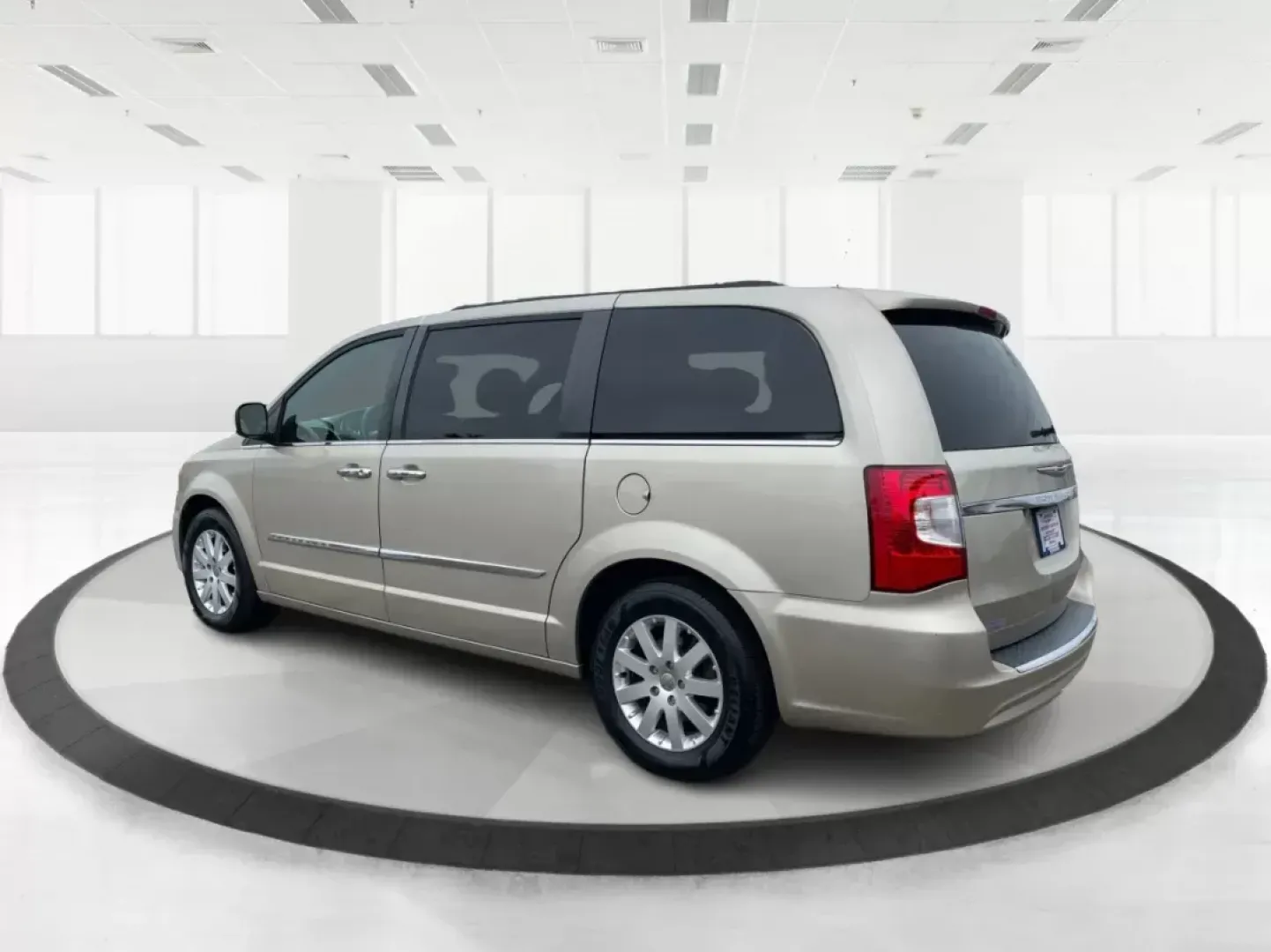 2016 Chrysler Town and Country Touring (2C4RC1BG8GR) with an Pentastar 3.6L V-6 DOHC engine, located at 1951 S Dayton Lakeview Rd., New Carlisle, OH, 45344, (937) 908-9800, 39.890999, -84.050255 - Photo#4
